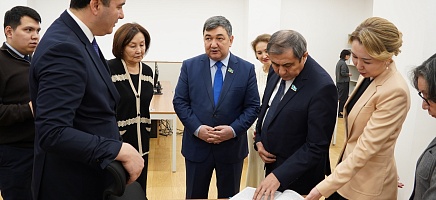 Сенаторы ознакомились с деятельностью Архива Президента фото галереи 4